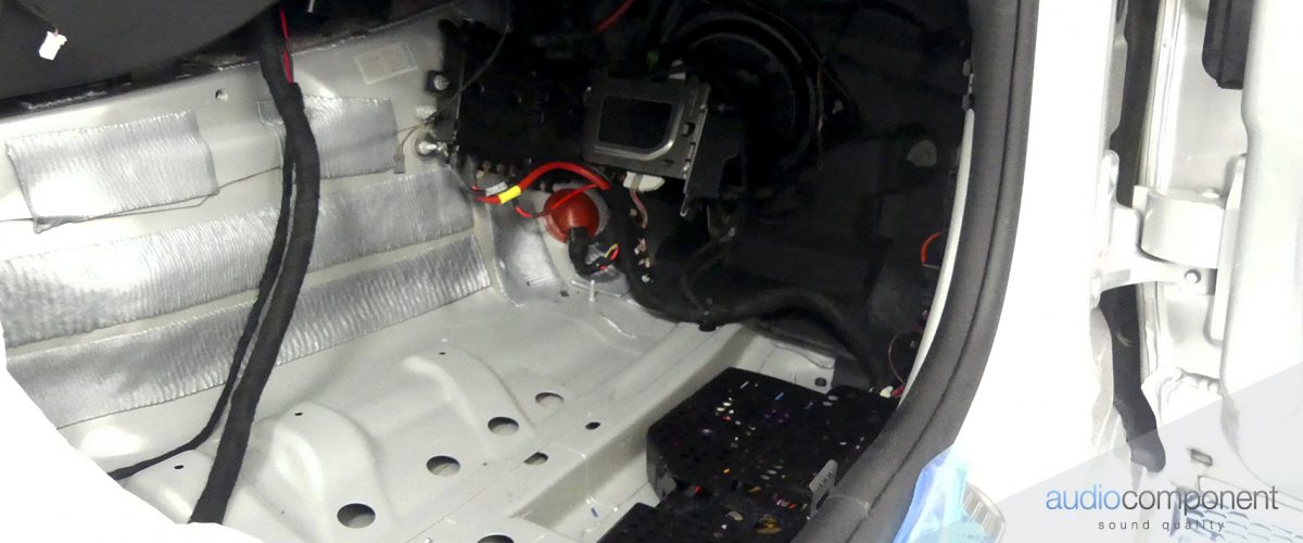 Amplificador Mercedes ETON Mini 150.4 para mejorar la calidad de